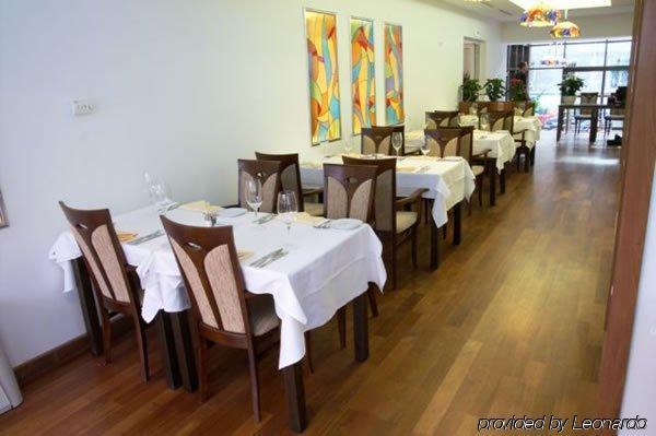Marshal Hotel Bukarest Restaurant foto