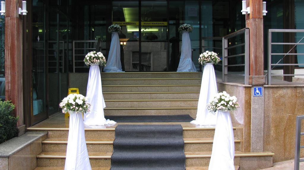 Marshal Hotel Bukarest Exterior foto